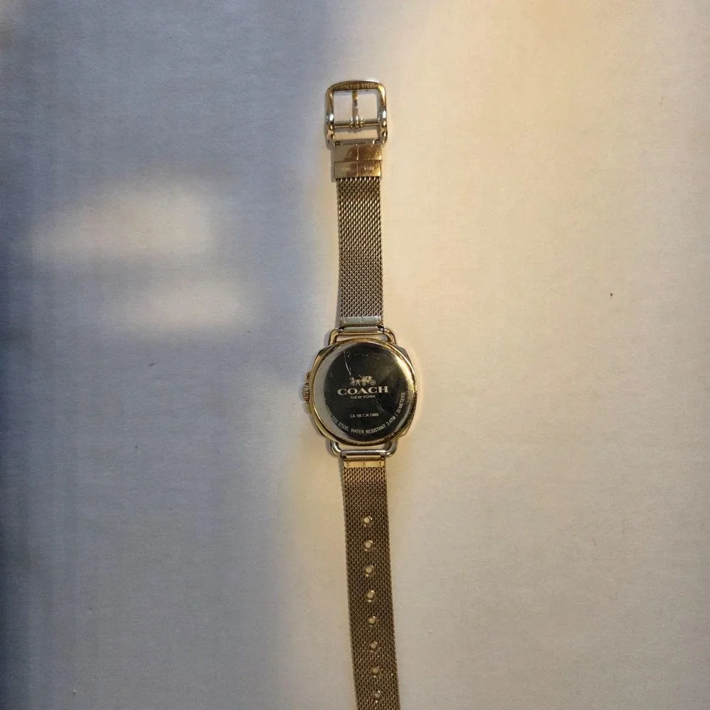 Coach Madison Gold Tone Mesh Bracelet Watch Crystal Bezel CA.108.7.34.1585